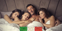 uomo con diverse donne a letto abbracciati